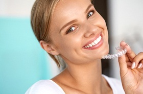 woman with straight teeth and Invisalign
